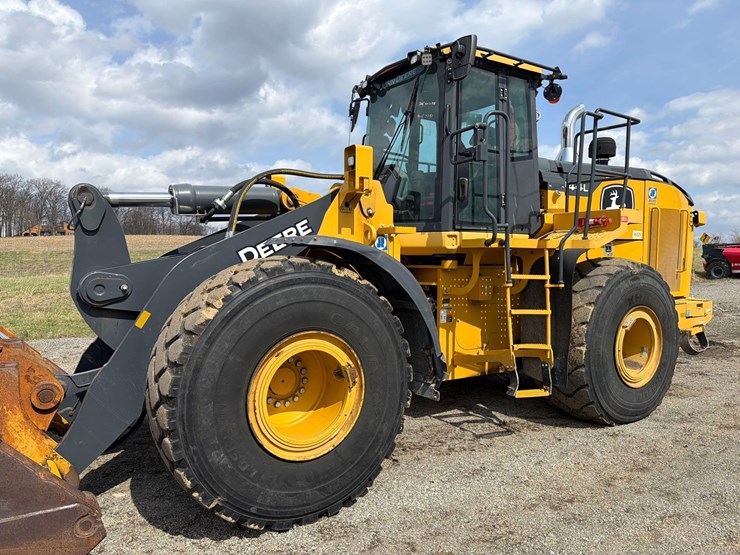 2020-deere-744l-image-2