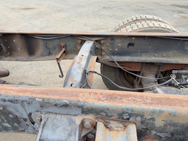 1970-ford-8000-image-16