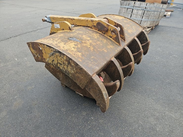 caterpillar-320-image-1