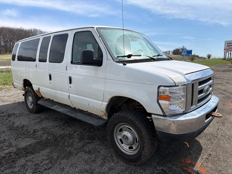 2012-ford-e350-image-3