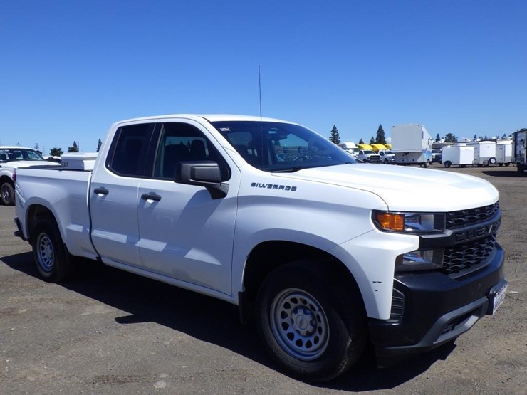 2019-chevrolet-1500-image-2