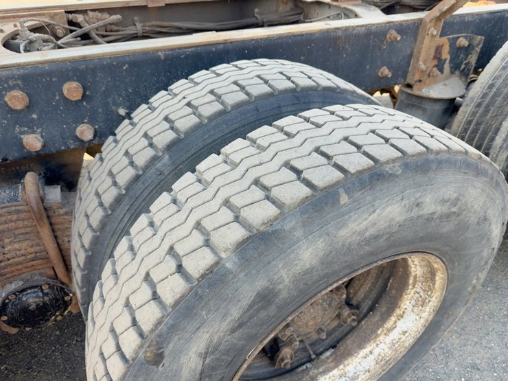 2001-mack-rd688s-image-22