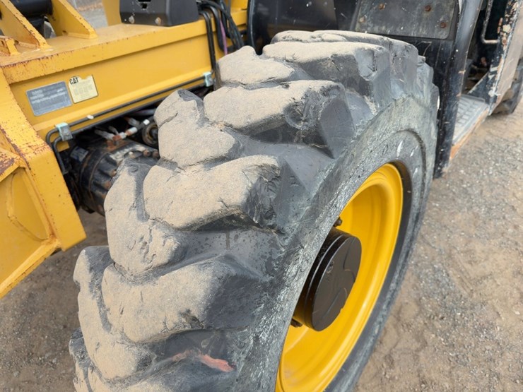 2014-caterpillar-tl943c-image-12