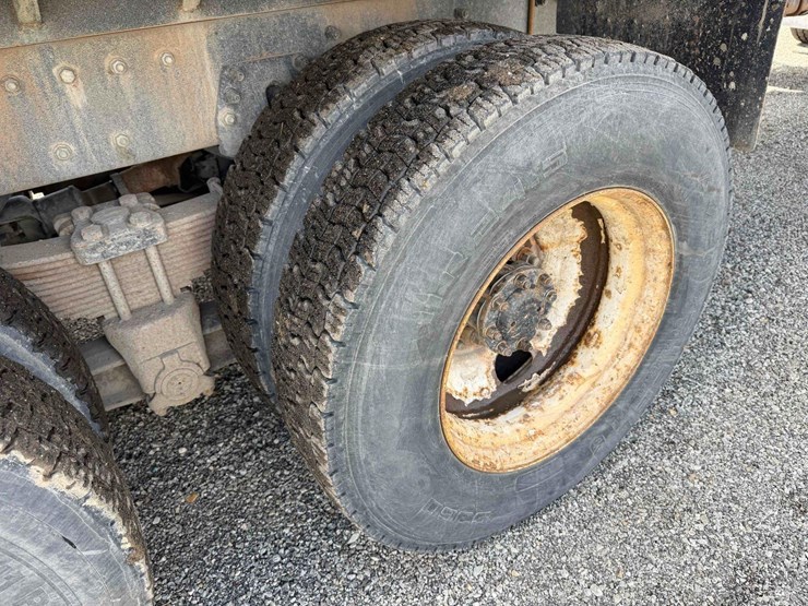 2000-peterbilt-357-image-15