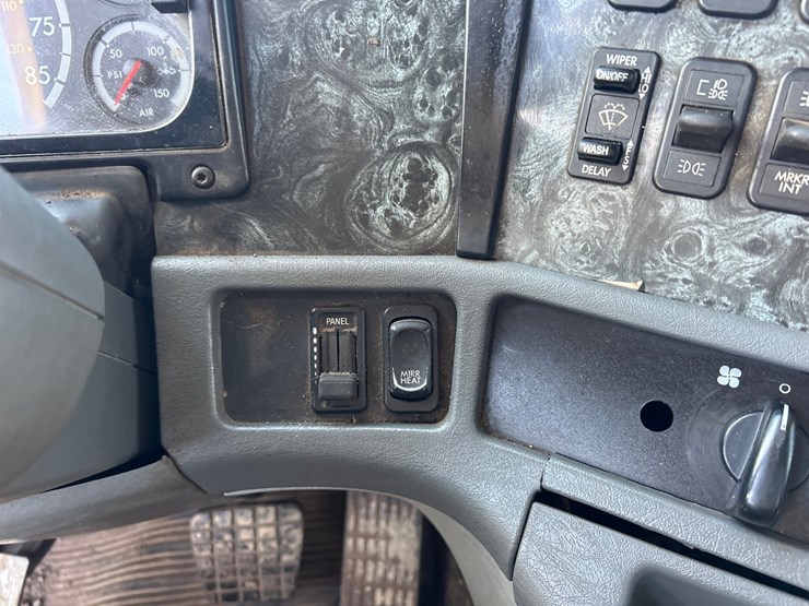 2002-massey-ferguson-8-image-74