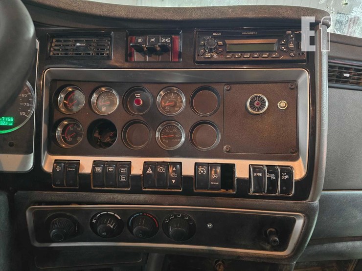 2014-kenworth-t800-image-14