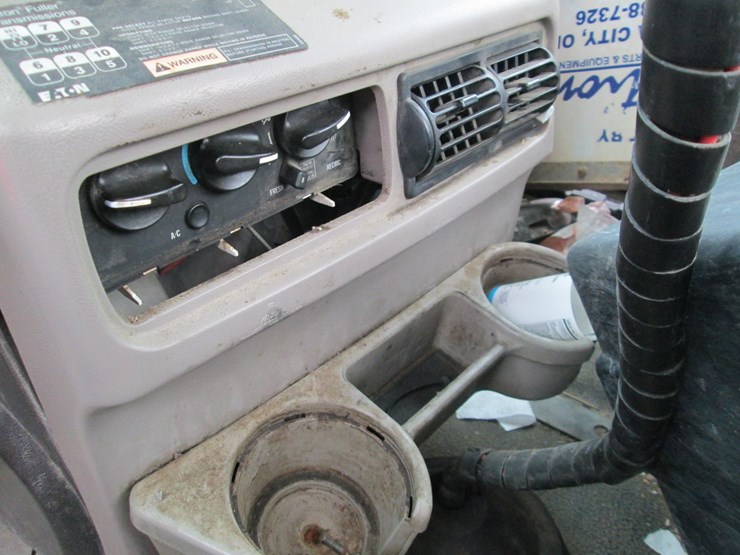 #46168-•-inop-2006-mack-613-vision-t/a-daycab-truck-tractor-1m1ak06yx6n010204-image-39