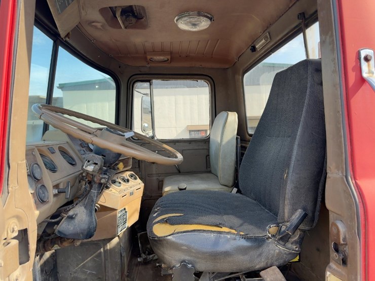 1984-mack-dm686s-image-29