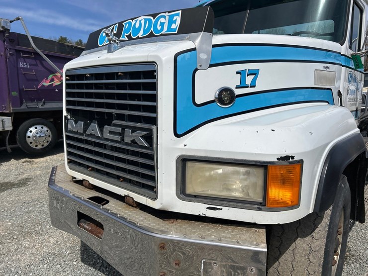 1999-mack-cl713-image-30