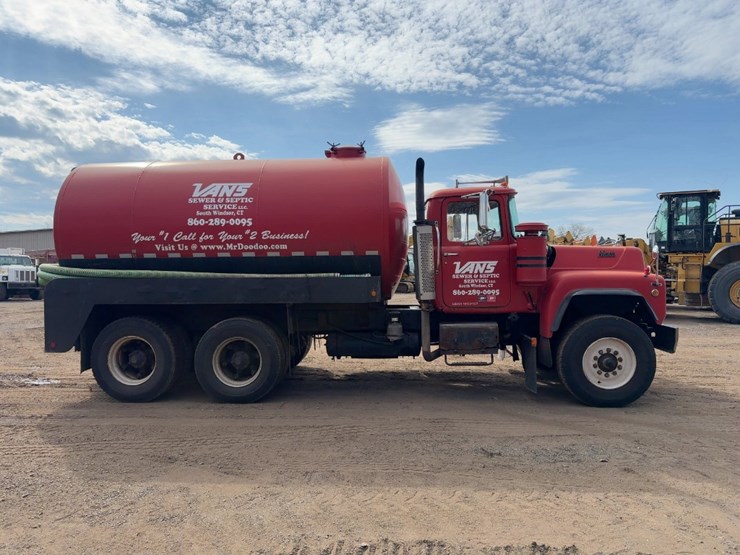 1983-mack-rd685s-image-6