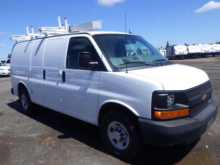 2015-chevrolet-express-2500-image-2