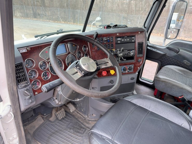 2018-mack-pinnacle-cxu613-image-26