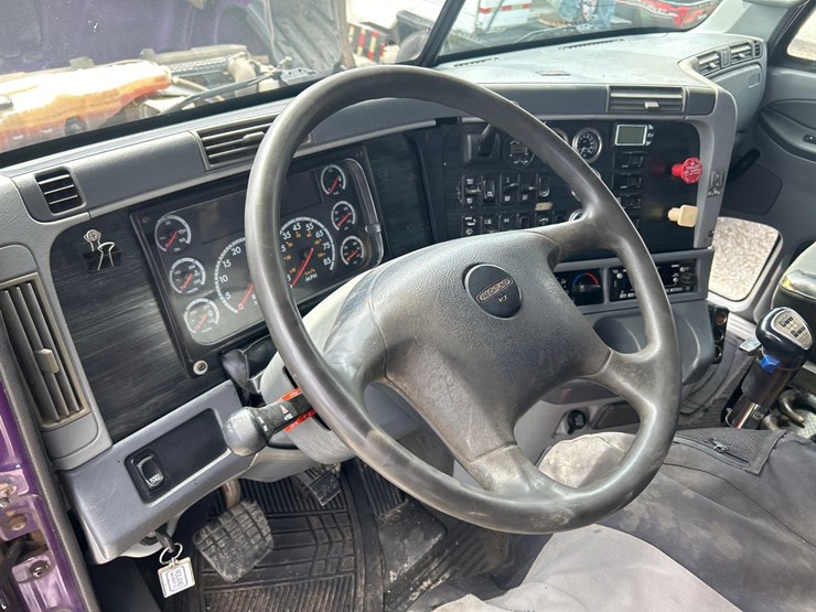 2010-massey-ferguson-8-image-67