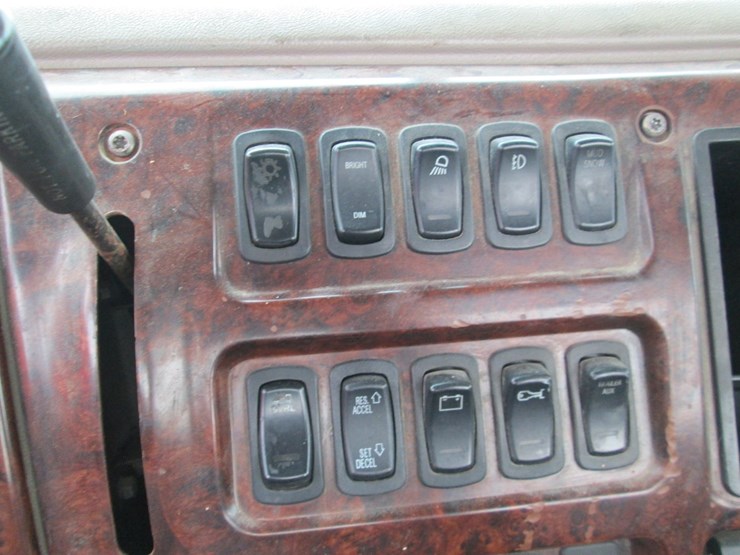 #46168-•-inop-2006-mack-613-vision-t/a-daycab-truck-tractor-1m1ak06yx6n010204-image-43