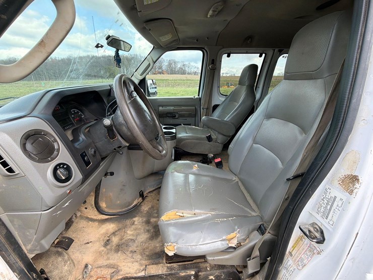 2014-ford-e350-image-10