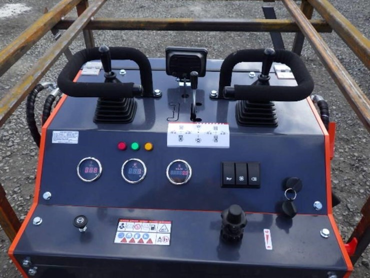 2026-tpm-t460-skid-steer-tracked-loader-image-12