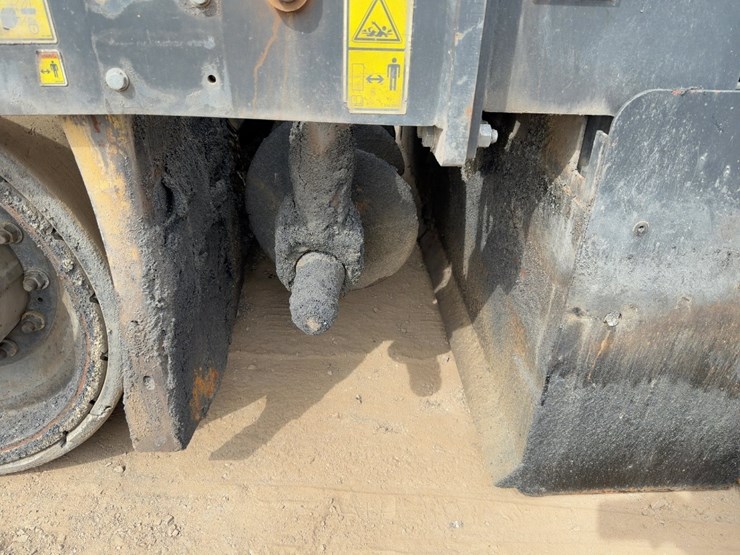 2010-caterpillar-ap-555e-image-18