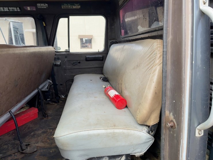 1992-international-4700-image-17