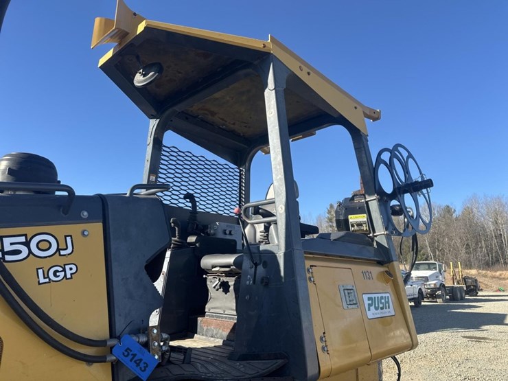 2014-deere-450j-image-22