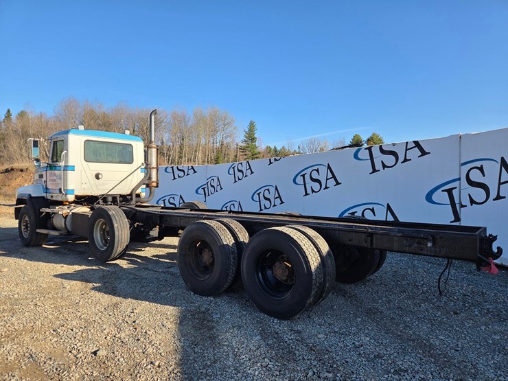 1999-mack-cl713-image-18