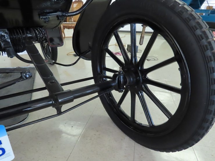 1902-curved-dash-oldsmobile-runabout-image-5