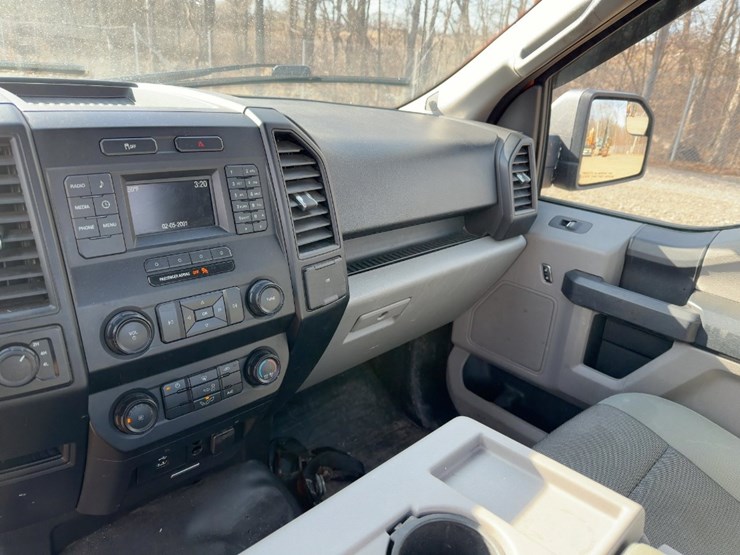 2016-ford-f150-xl-image-18