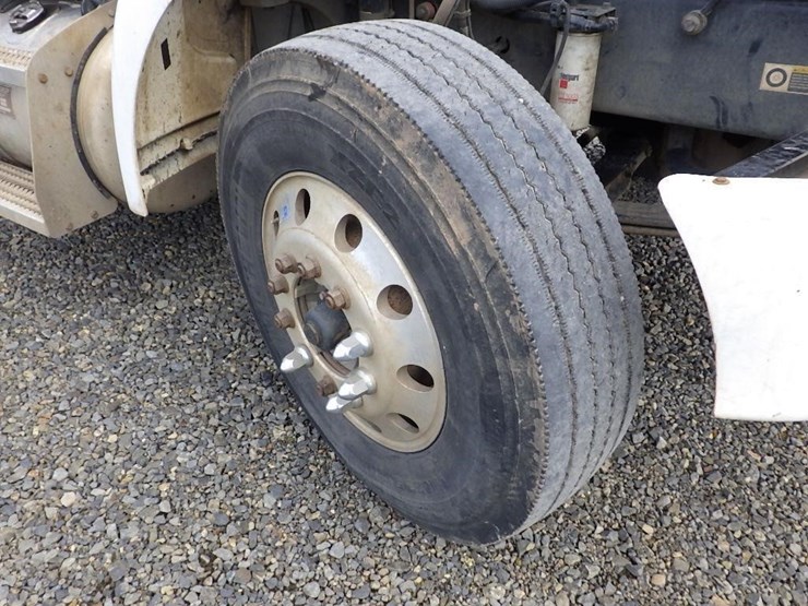 2010-peterbilt-337-image-25