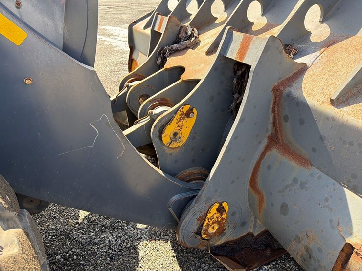 2022-john-deere-844-image-15