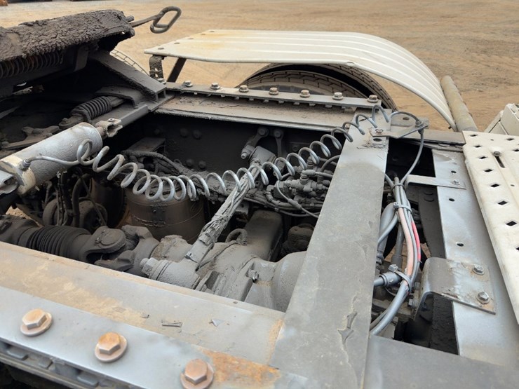 2018-mack-pinnacle-cxu613-image-15