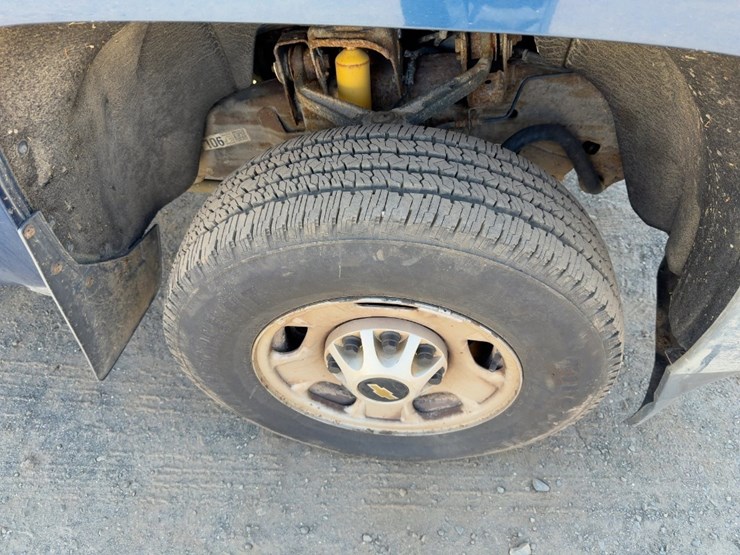 2017-chevrolet-silverado-2500hd-image-8