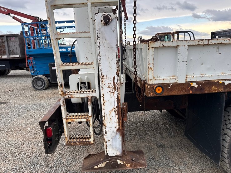 2010-massey-ferguson-8-image-54