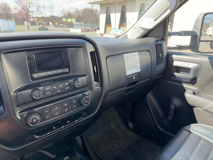 2015-chevrolet-silverado-3500hd-image-24