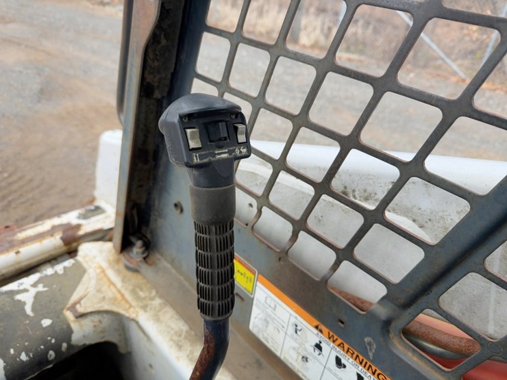 2006-bobcat-s130-image-18