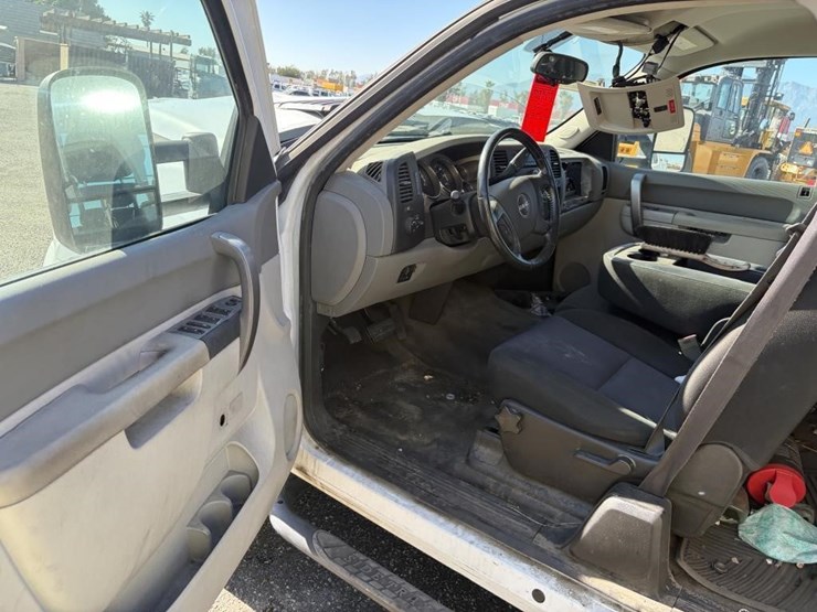 2012-gmc-sierra-2500-image-17