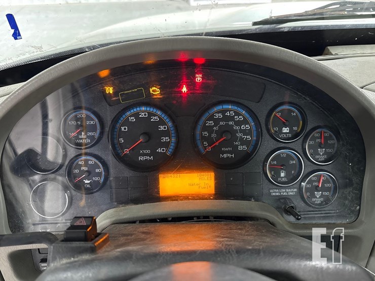 2014-international-durastar-4400-image-16