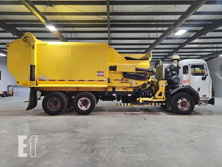 2018-peterbilt-320-image-6