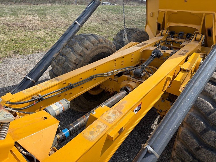 2024-deere-260p-image-10