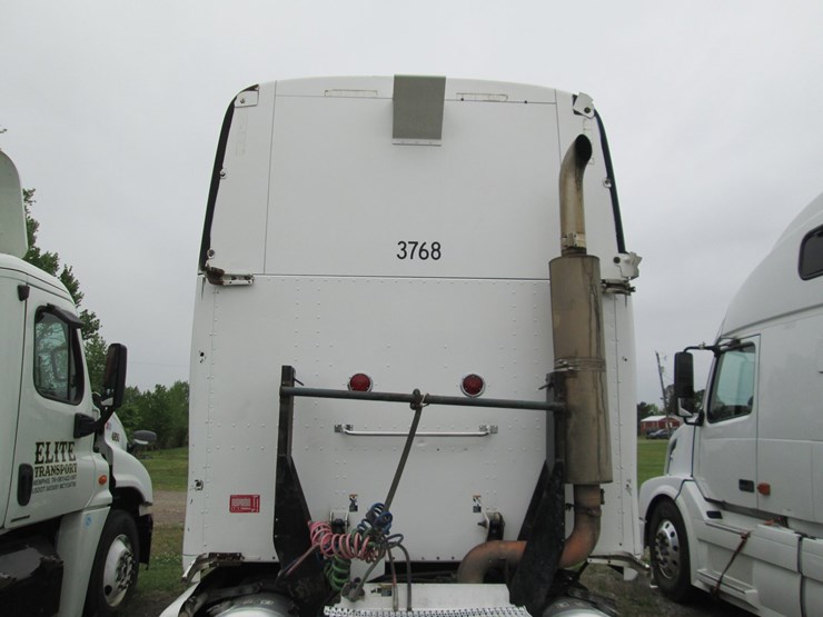2008-peterbilt-387-image-11