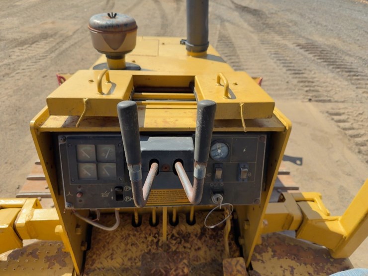 1994-caterpillar-d3c-iii-image-34