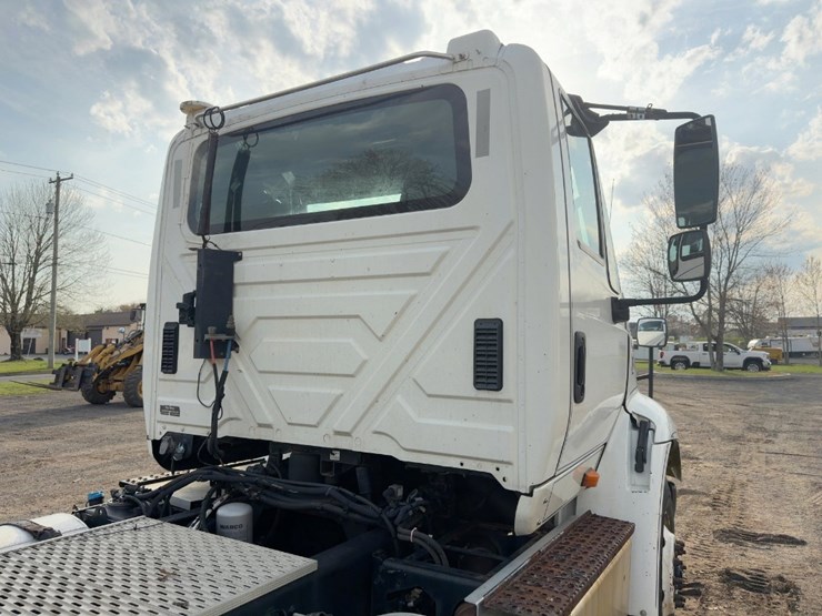2015-international-8600-image-13
