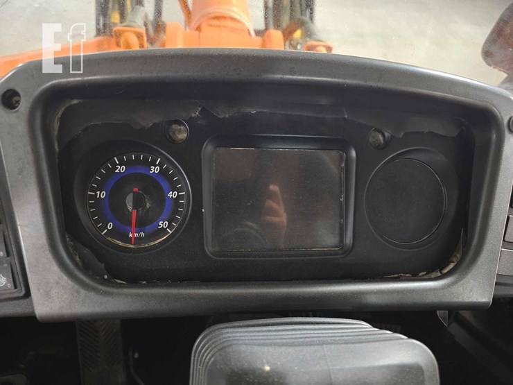 2017-doosan-dl300-5-image-17