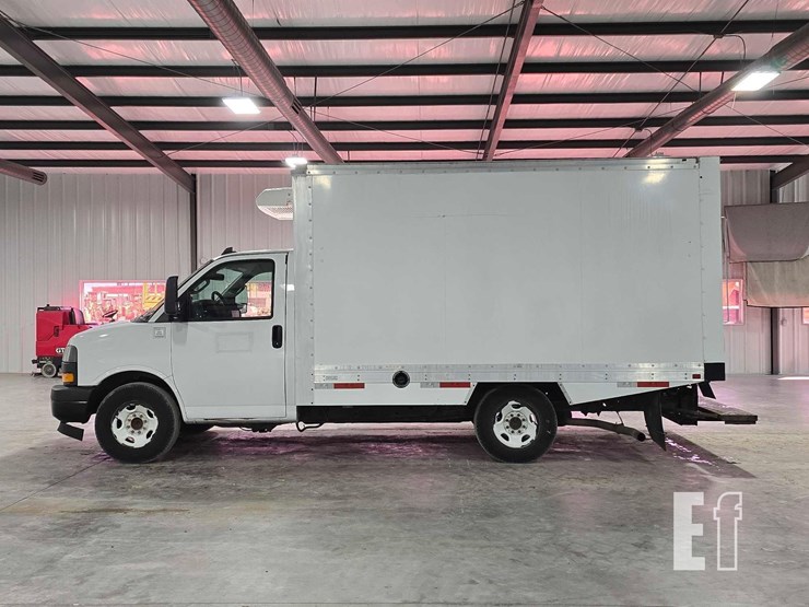 2019-gmc-savana-g1500-image-5