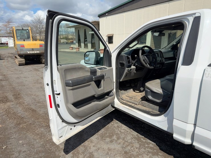 2016-ford-f150-xl-image-14