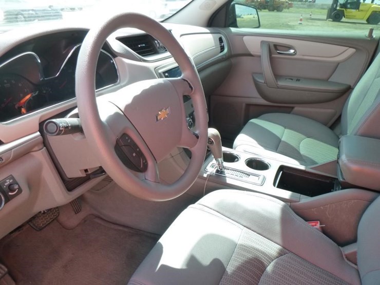 2015-chevrolet-traverse-image-8