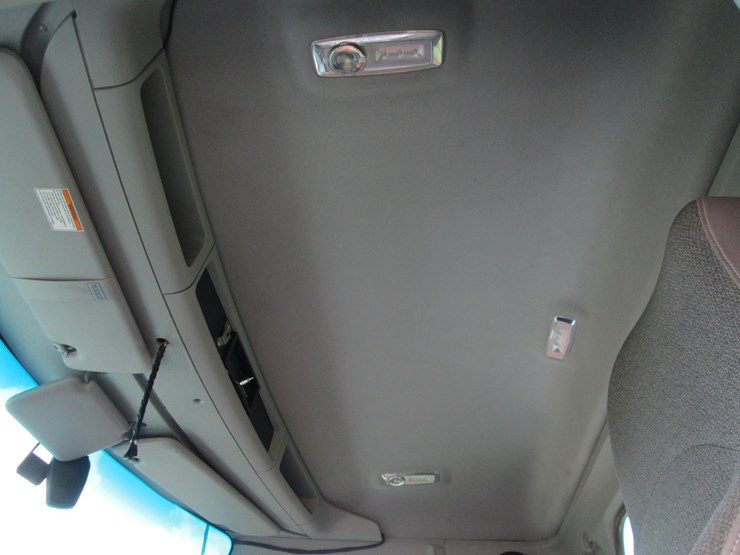 2020-kenworth-t680-image-28