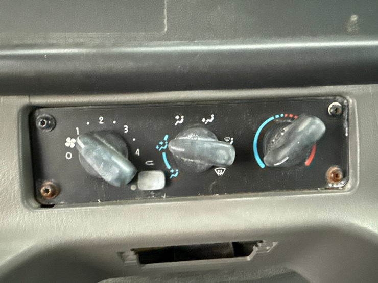 2010-massey-ferguson-8-image-85