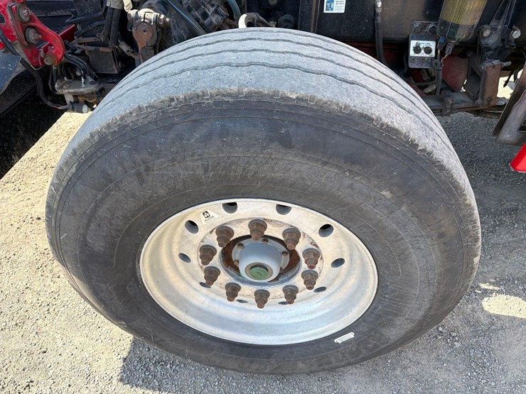 2012-peterbilt-389-image-22