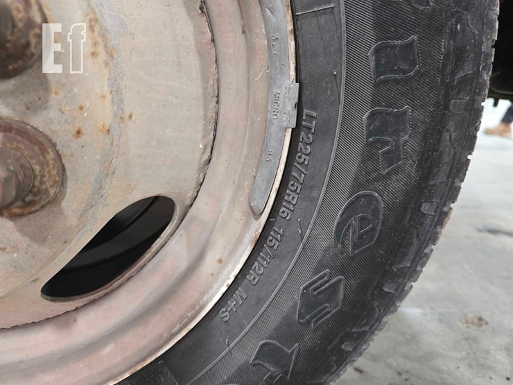 2005-gmc-savana-g3500-image-23