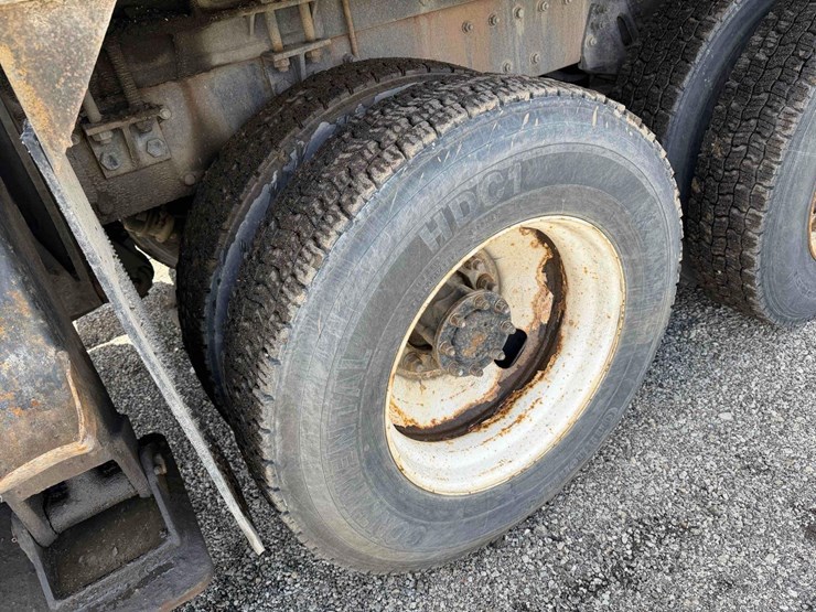 2000-peterbilt-357-image-16