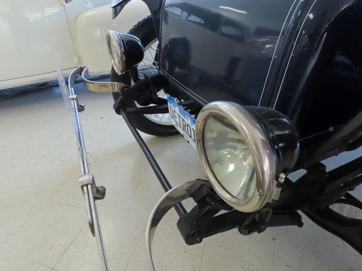 1918-detroit-model-74-brougham-electric-car-image-22